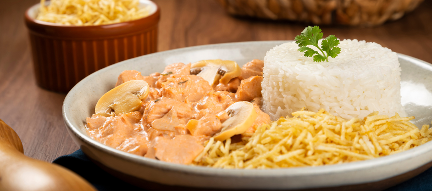 Strogonoff de Frango: Receita Rápida e Fácil